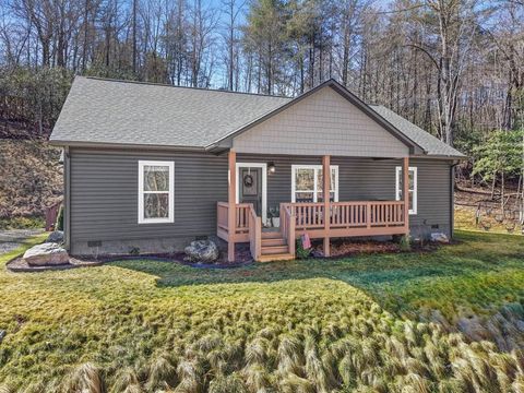 Photo of 31 Heatherstone Drive, Franklin, NC 28734 (MLS # 26045357)