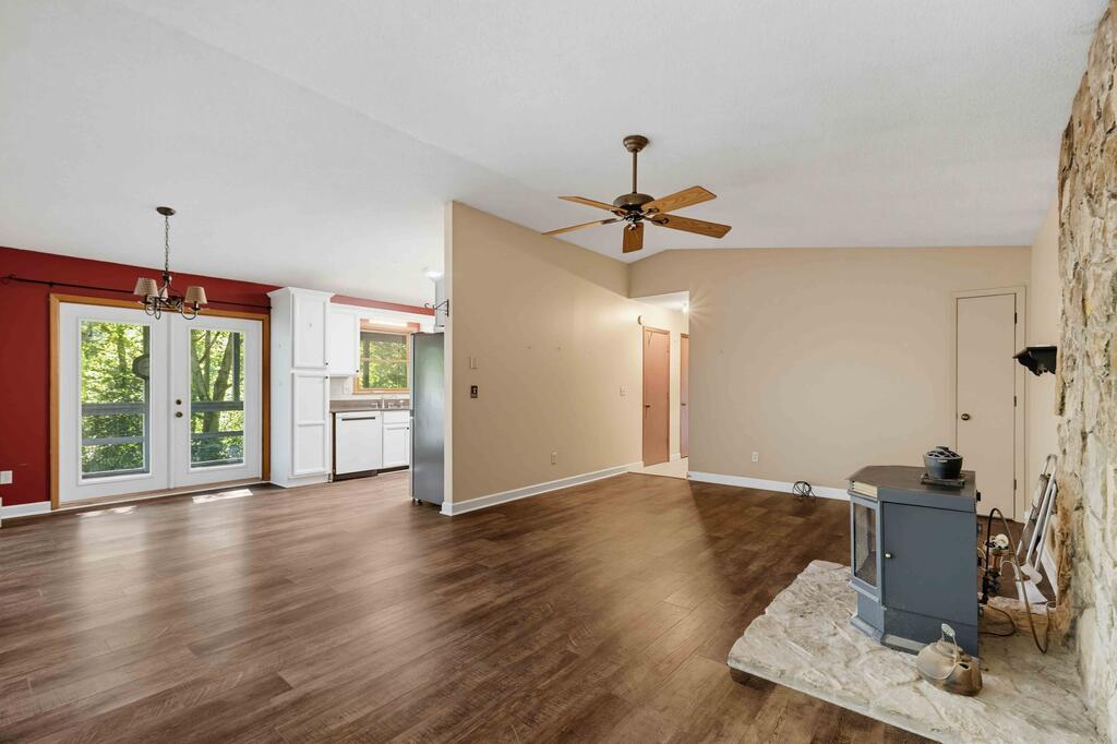 40 Little Mountain Rd