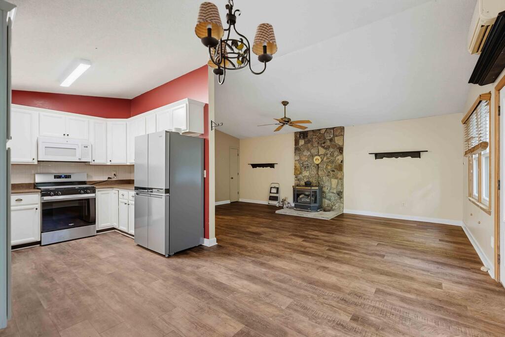 40 Little Mountain Rd