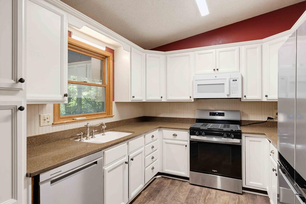40 Little Mountain Rd