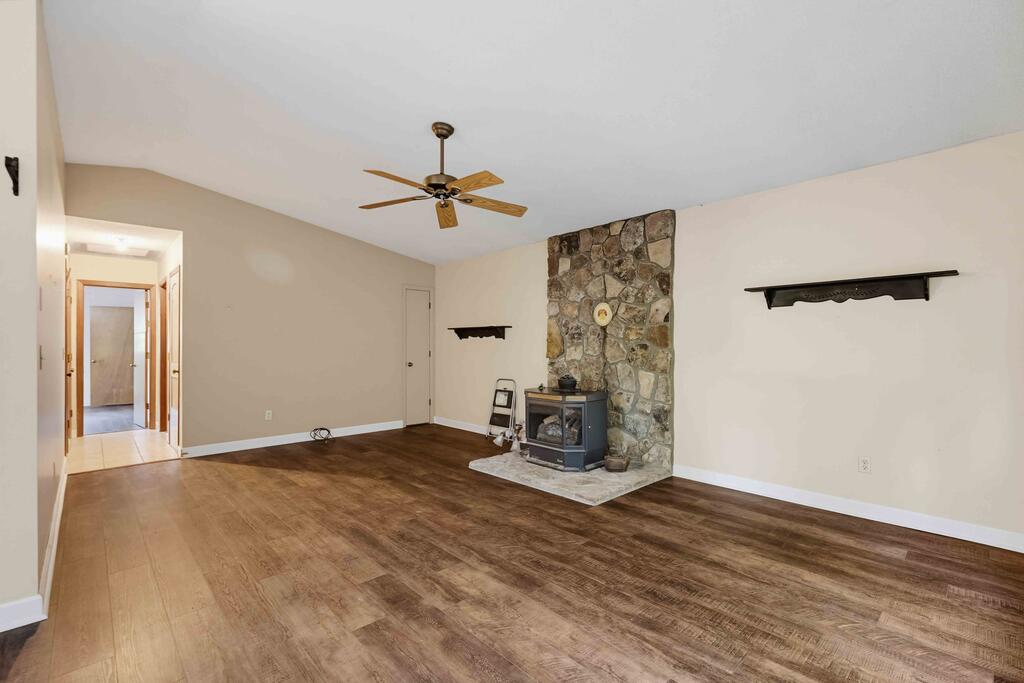 40 Little Mountain Rd