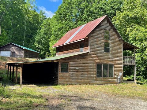 Photo of 930 Copperhead Cove, Sylva, NC 28779 (MLS # 26046713)