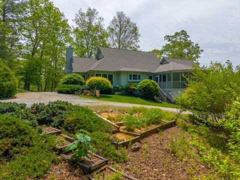 Photo of 820 Country Walk, Franklin, NC 28734 (MLS # 26047156)