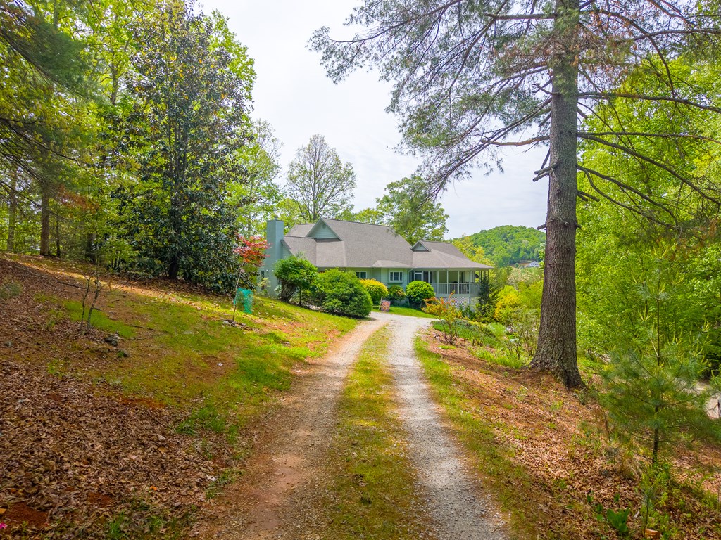 820 Country Walk