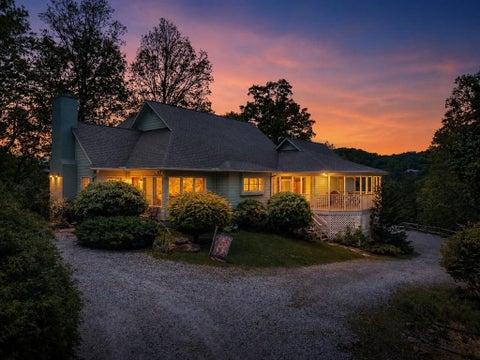 Photo of 820 Country Walk, Franklin, NC 28734 (MLS # 26047156)