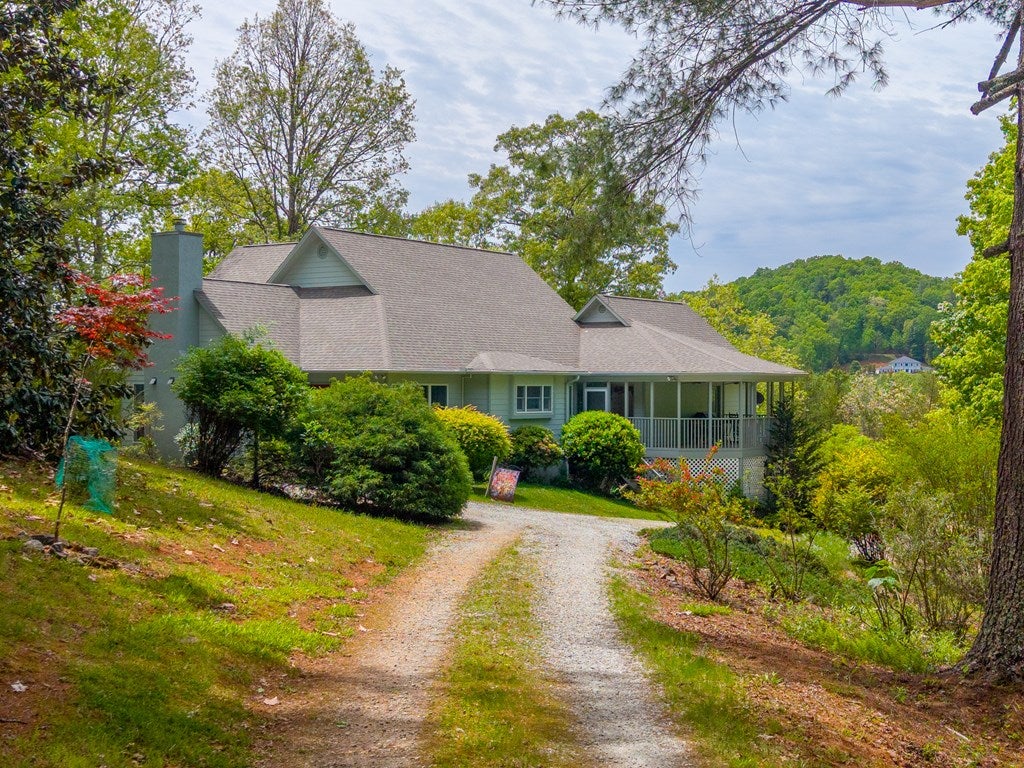 820 Country Walk
