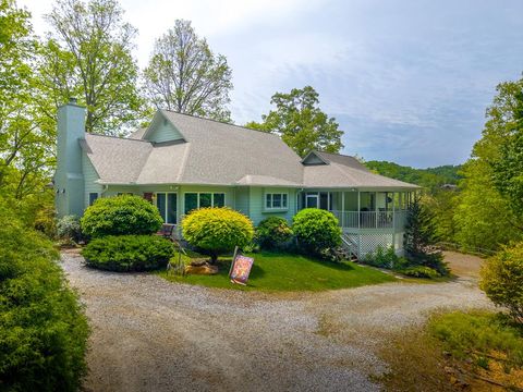 Photo of 820 Country Walk, Franklin, NC 28734 (MLS # 26047156)