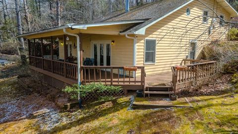 Photo of 662 Holly Springs Estates Rd, Franklin, NC 28734 (MLS # 26045430)