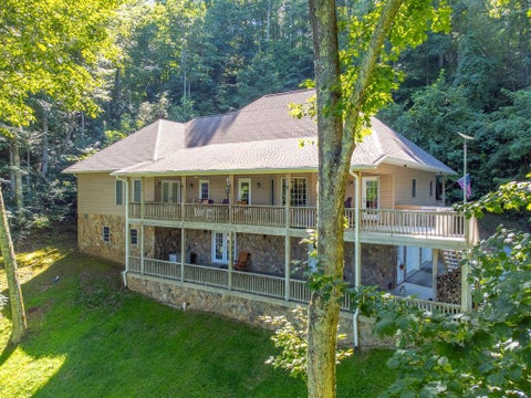Photo of 1838 Coman Rd, Franklin, NC 28734 (MLS # 26046914)