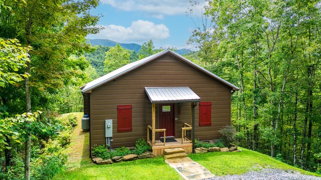Photo of 229 Whitetail Ridge Dr, Stecoah, NC 28702 (MLS # 26041866)