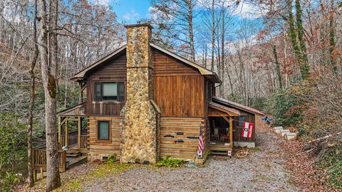 Photo of 4662 Rainbow Springs Rd, Franklin, NC 28734 (MLS # 26042646)