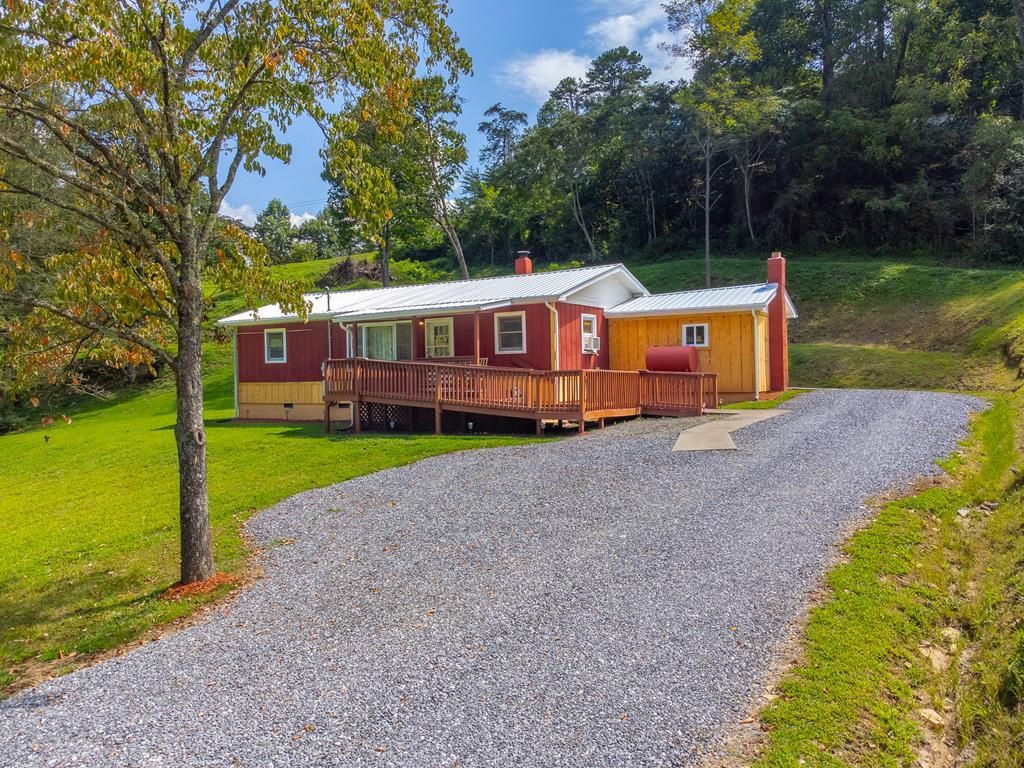Photo of 267 Hensley Cemetery Rd, Whittier, NC 28789 (MLS # 26041994)