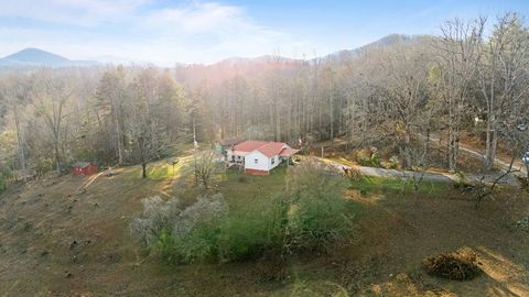 Photo of 337 Town Mountain Rd, Hayesville, NC 28904 (MLS # 26042875)