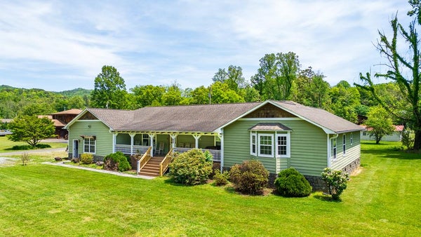 30 GEORGIA AVE, BRYSON CITY, NC 28713 - Image a6d5fdaa862a64bb7ca1c35ff4bb13b2/3366270641