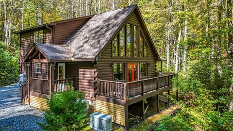 Photo of 245 Bear Paw Ridge, Whittier, NC 28789 (MLS # 26042437)