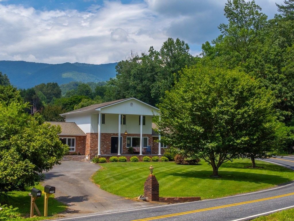 Photo of 181 Fisher Creek Road, Sylva, NC 28779 (MLS # 26041532)