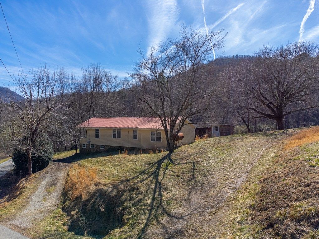 Photo of 209 Mccurry Road, Bryson City, NC 28713 (MLS # 26045442)