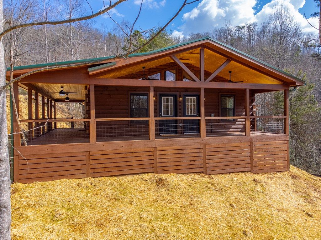 Photo of 677 Ridgetop Circle, Whittier, NC 28789 (MLS # 26045468)