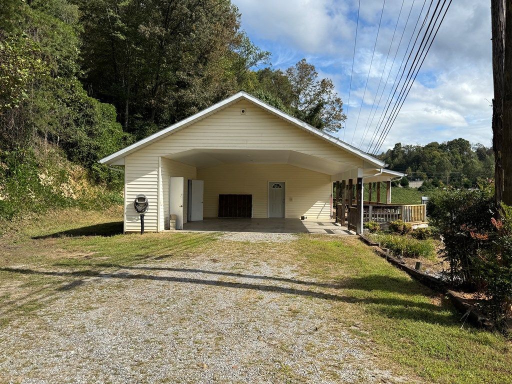 Photo of 66 66 Cooper Farm Rd, Whittier, NC 28789 (MLS # 26042325)