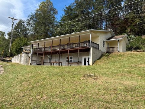 Photo of 66 66 Cooper Farm Rd, Whittier, NC 28789 (MLS # 26042325)