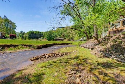 Photo of 433 Greens Creek, Sylva, NC 28779 (MLS # 26047147)