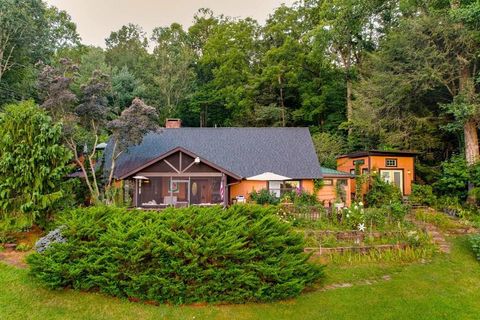 Photo of 267 Turkey Pen Rd, Franklin, NC 28734 (MLS # 26046838)