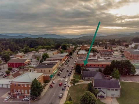 77 E Main St Franklin NC 28734