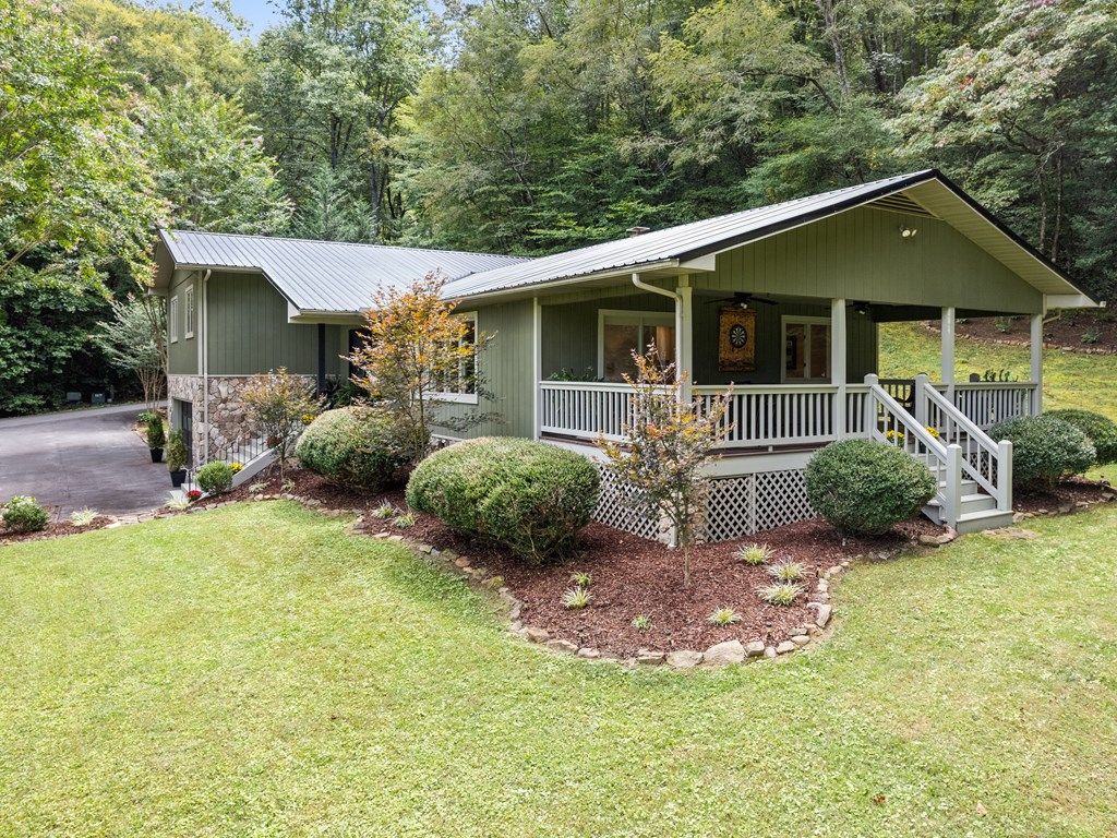 Photo of 316 Paw Paw Cove, Sylva, NC 28779 (MLS # 26042125)