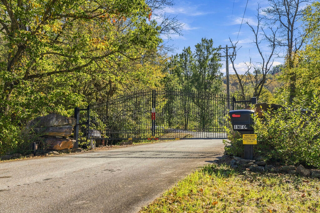 00 Featherstone Drive
