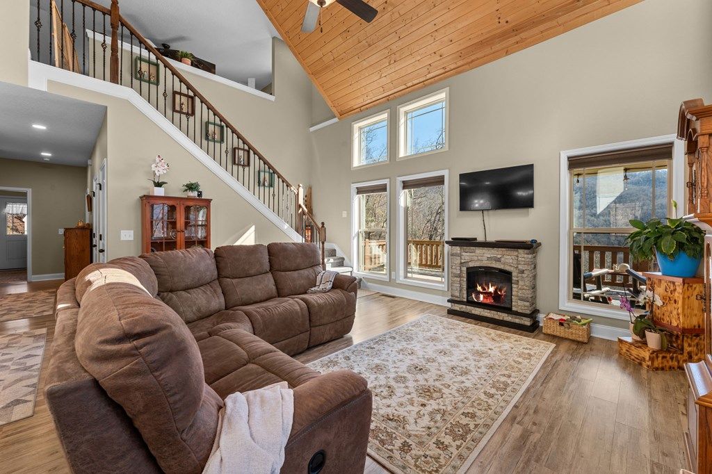 Photo of 410 Moonlight Trail, Bryson City, NC 28713 (MLS # 26045310)