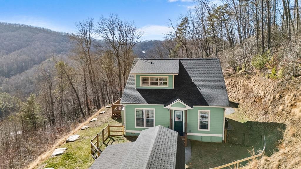 Photo of 410 Moonlight Trail, Bryson City, NC 28713 (MLS # 26045310)