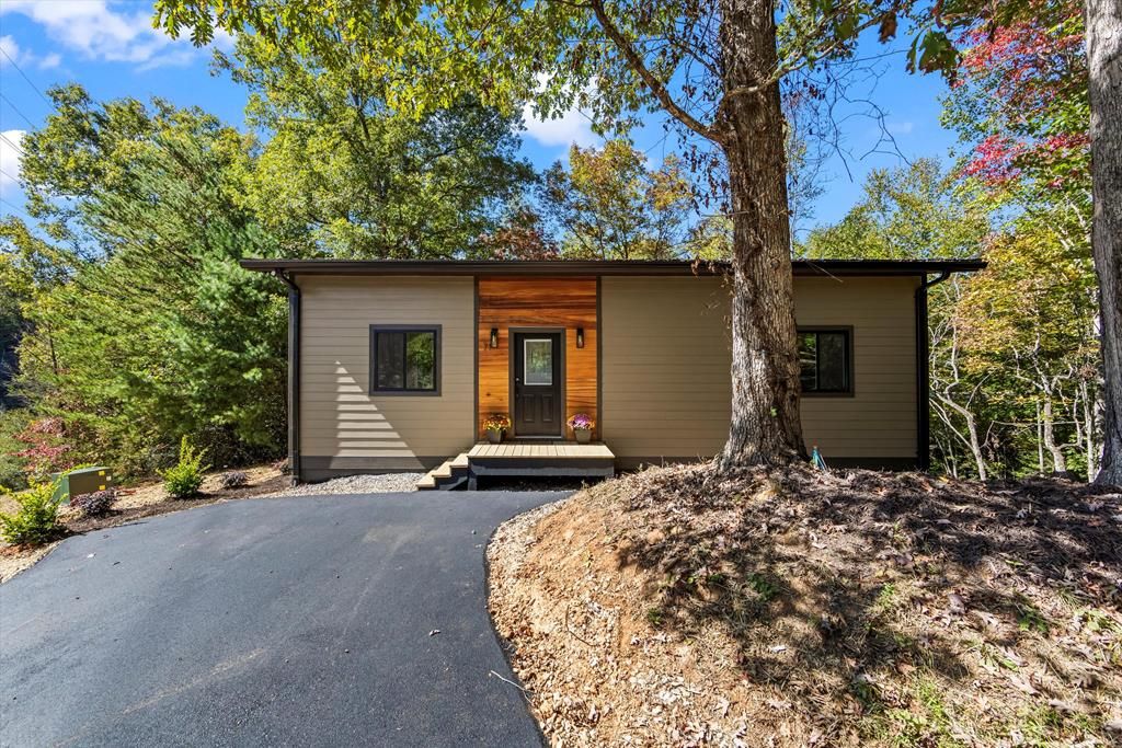 Photo of 71 Mountain Trace Pt, Bryson City, NC 28713 (MLS # 26042326)