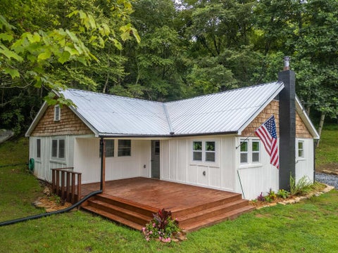 Photo of 1172 Macktown RD, Sylva, NC 28779 (MLS # 26048235)