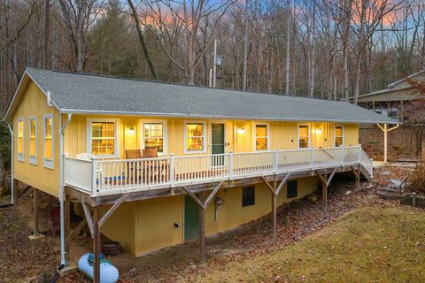 Photo of 72 Still House Rd, Franklin, NC 28734 (MLS # 26042915)