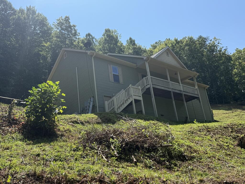 Photo of 31 Pierce Elders Rd, Whittier, NC 28789 (MLS # 26048371)