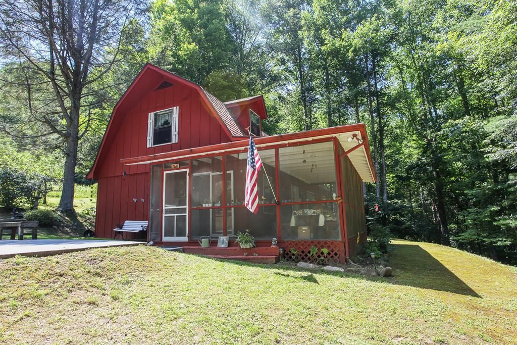 Photo of 160 Woodridge Lane, Robbinsville (Graham), NC 28771 (MLS # 26041516)