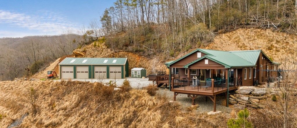 Photo of 833 Fox Run Rd, Bryson City, NC 28713 (MLS # 26047183)