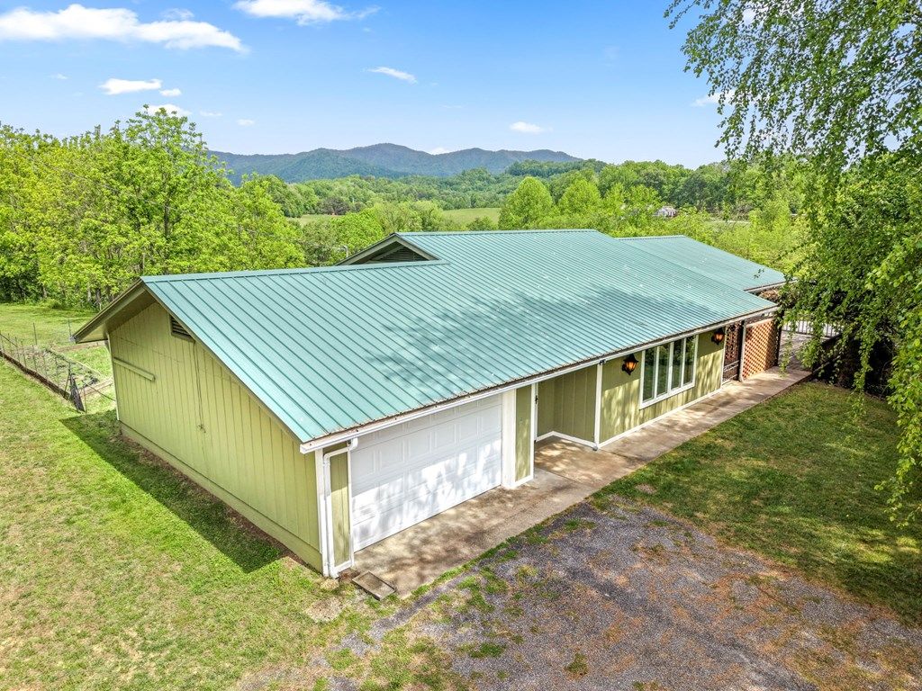 Photo of 24 Jean Holt Road, Whittier, NC 28789 (MLS # 26047184)