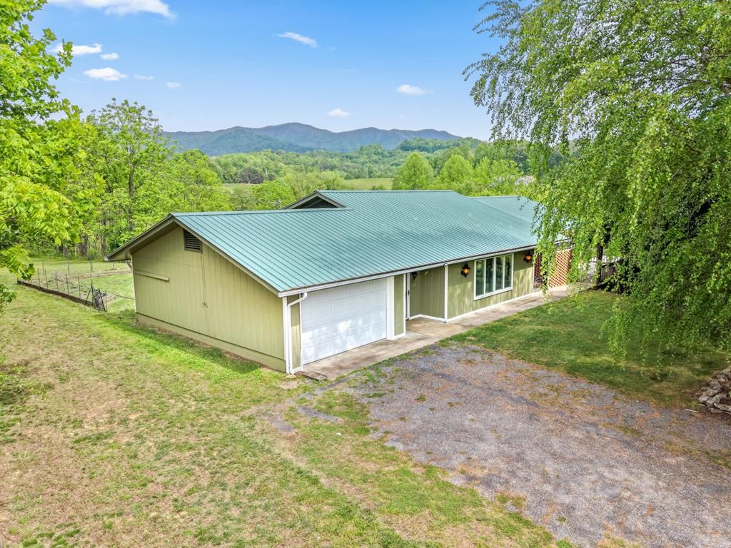Photo of 24 Jean Holt Road, Whittier, NC 28789 (MLS # 26047184)