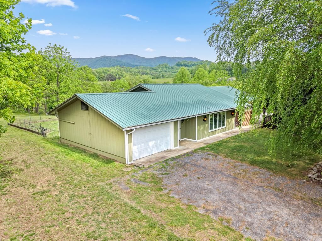 Photo of 24 Jean Holt Road, Whittier, NC 28789 (MLS # 26047184)