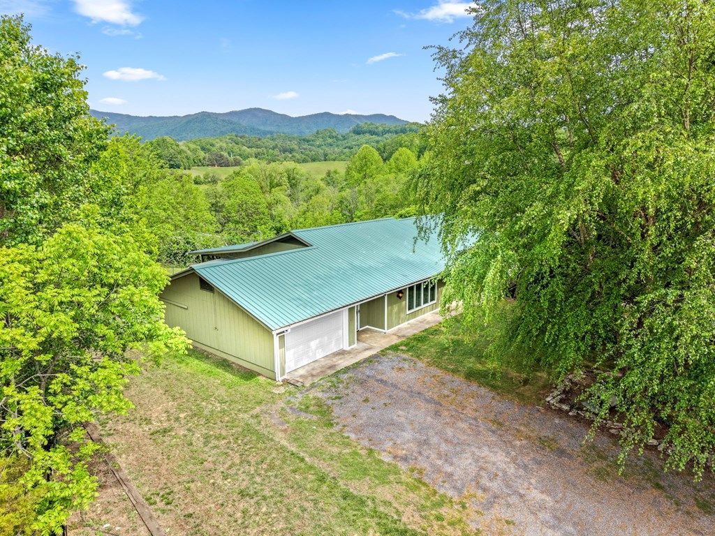 Photo of 24 Jean Holt Road, Whittier, NC 28789 (MLS # 26047184)