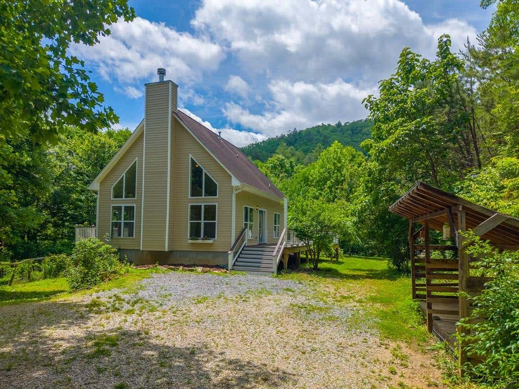 Photo of 1044 Shell Stand Road, Almond, NC 28702 (MLS # 26047443)