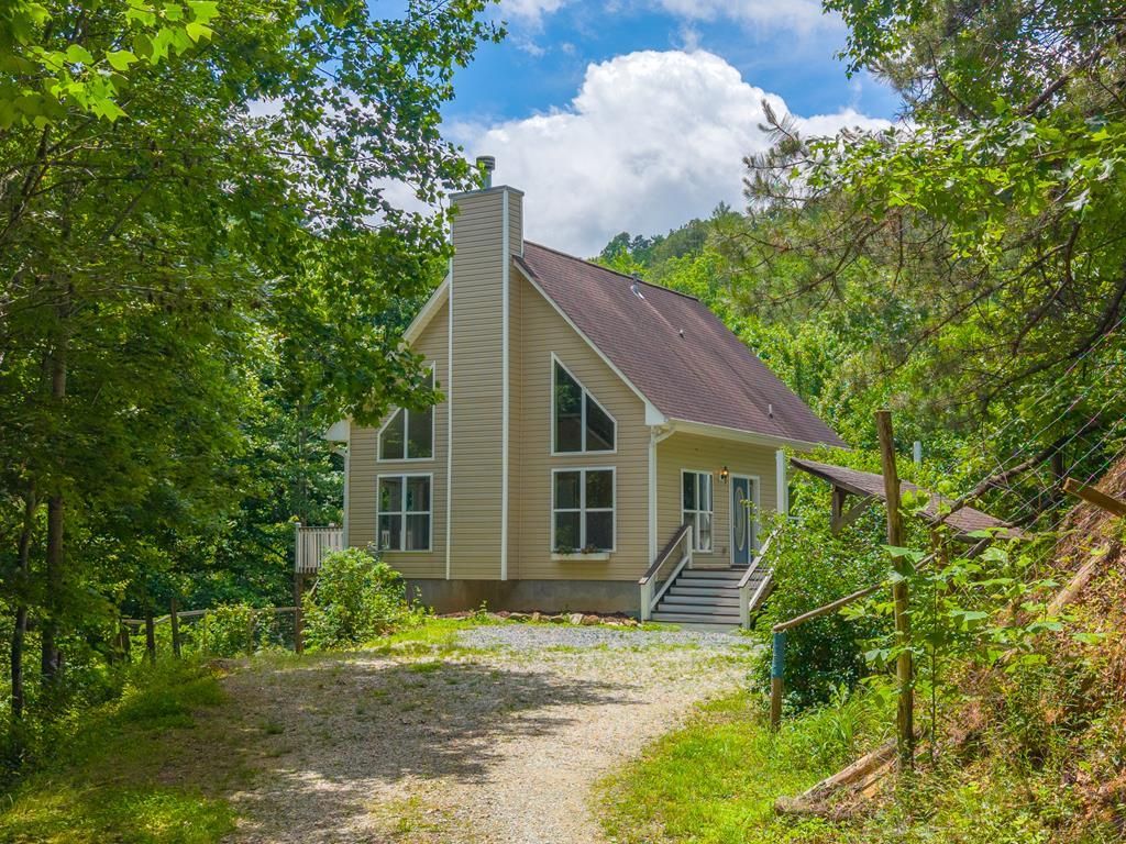 Photo of 1044 Shell Stand Road, Almond, NC 28702 (MLS # 26047443)