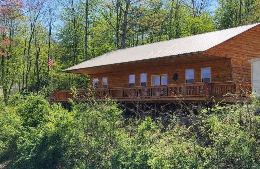 Photo of 7 Ridgeway Dr, Bryson City, NC 28713 (MLS # 26045391)