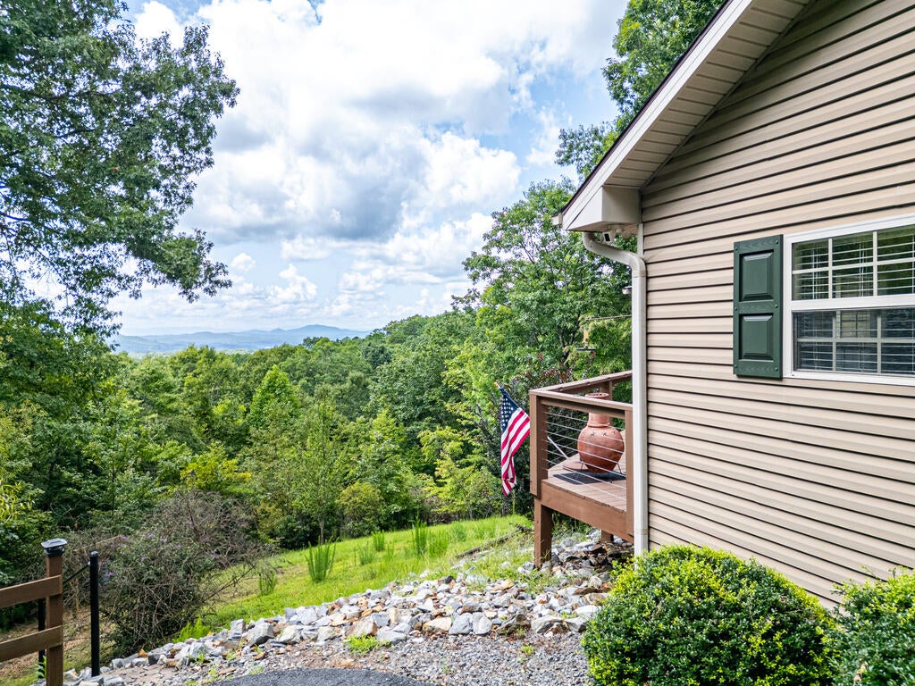 Photo of 762 Mary King Mountain Dr, Murphy, NC 28906 (MLS # 26048721)