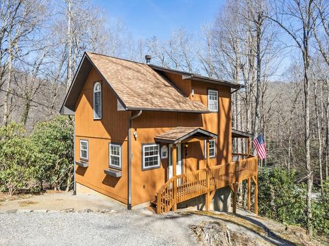 Photo of 26 Stump Ln, Maggie Valley, NC 28751 (MLS # 26046748)