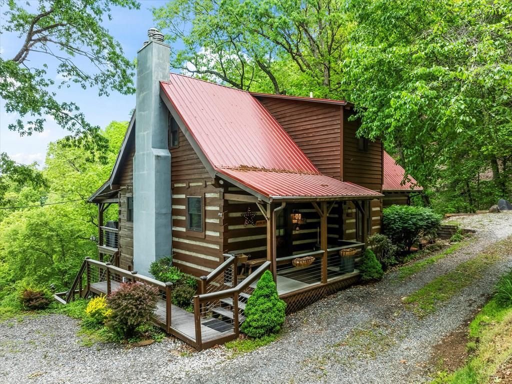 Photo of 260 Smoky View, Bryson City, NC 28713 (MLS # 26047331)