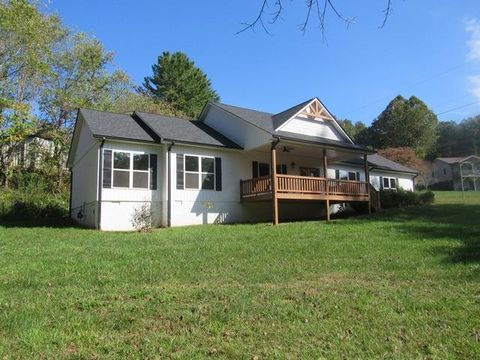 Photo of 22 N Moss Way, Franklin, NC 28734 (MLS # 26045300)