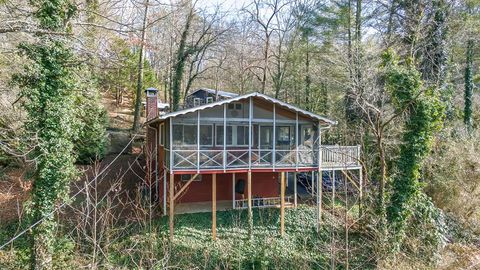 Photo of 30 Maxies Corner, Franklin, NC 28734 (MLS # 26045407)