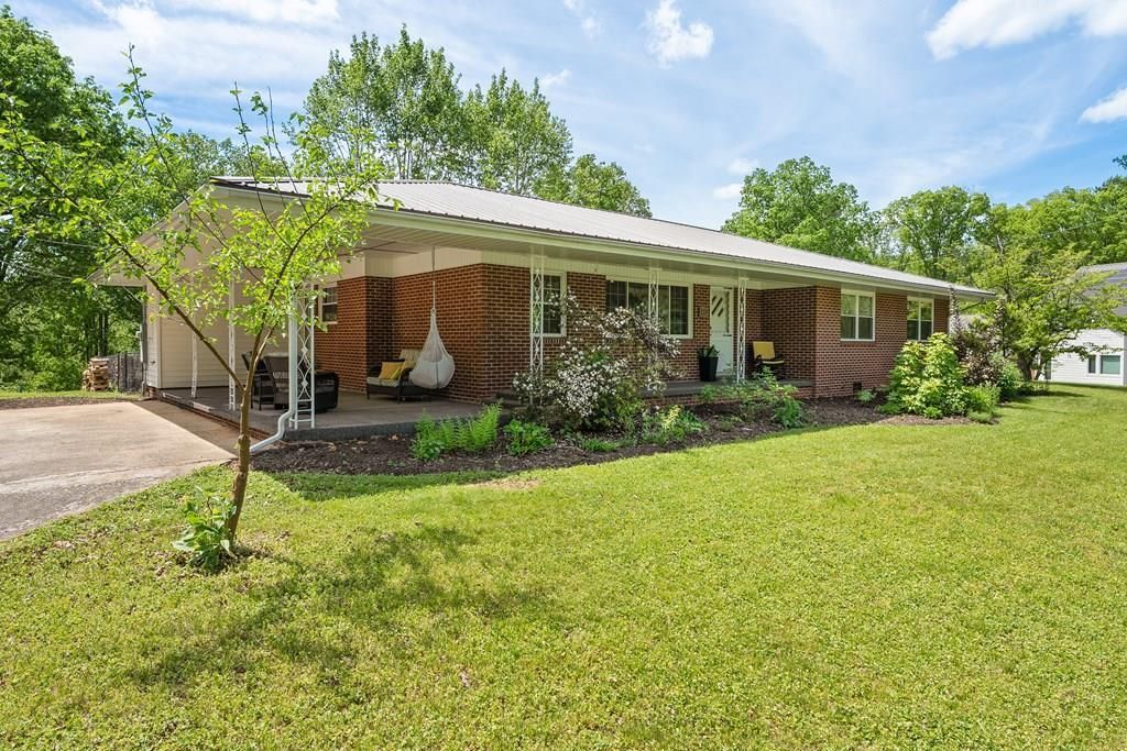Photo of 132 Ridgeway St, Sylva, NC 28779 (MLS # 26047091)